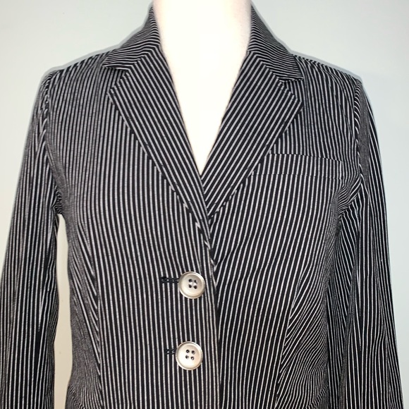 Cute striped fitted blazer - Picture 4 of 6
